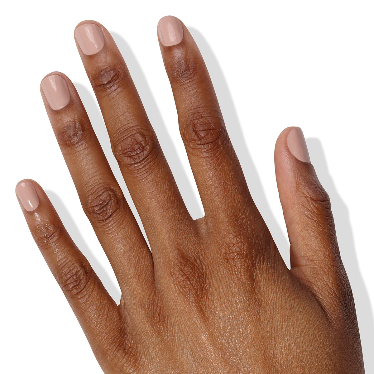 LONDONTOWN lacquer texture highlighting glossy finish and streak-free look
