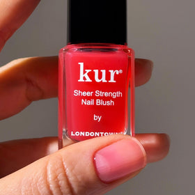 LONDONTOWN brush detail highlighting smooth application and even coverage