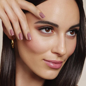 LONDONTOWN polish with botanical florium ingredients illustrating conditioning benefit