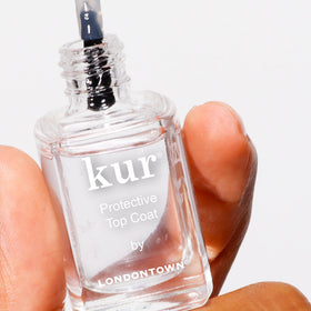 LONDONTOWN brush and cap detail illustrating smooth application and even coverage
