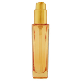 L'Oreal Paris Elvive oil applied to hair ends demonstrating smoother, frizz-reduced finish