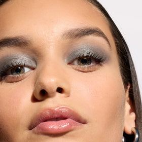 L'Oreal Paris being applied on eyelid for quick smokey definition benefit