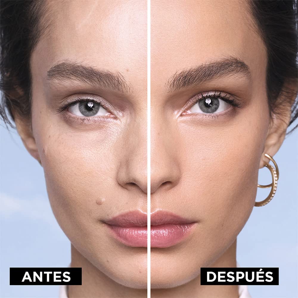 L'Oreal Paris sponge applicator next to compact for easy precise application