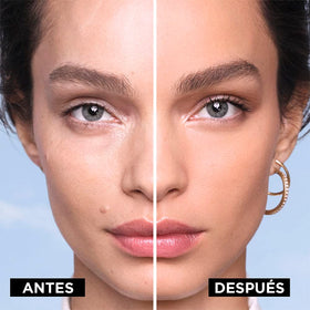L'Oreal Paris sponge applicator next to compact for easy precise application