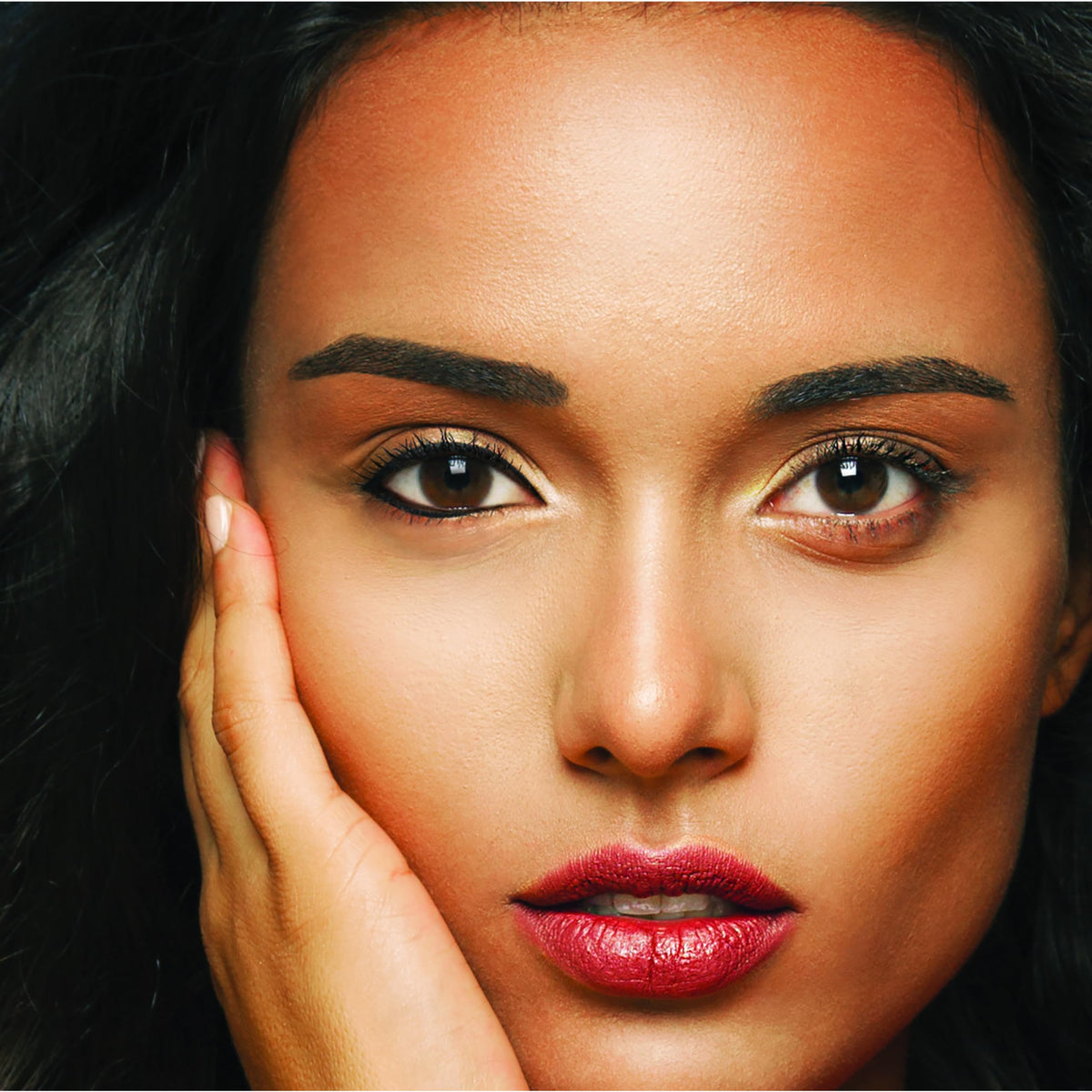 L'Oreal Paris eyeliner applied on model demonstrating everyday wear