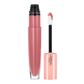 L'Oreal Paris in a handbag lifestyle shot for on-the-go touch-up benefit