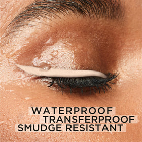 L'Oreal Paris built-in blending tip detail for easy smudging and softening lines