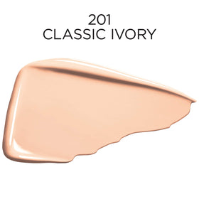 L'Oréal Paris texture close-up demonstrating creamy formula and hydrating finish