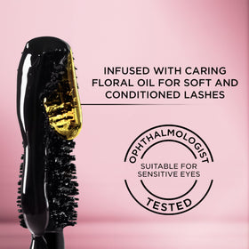 L'Oreal Paris application on model enhancing lash volume and length