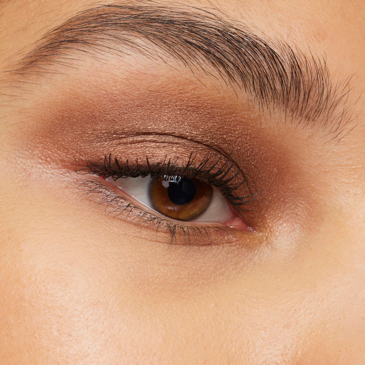 L'Oreal Paris close-up of creamy texture highlighting smooth application benefit