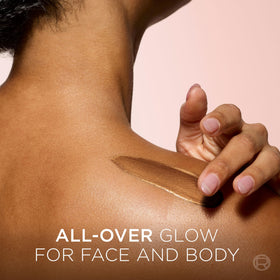 L'Oreal Paris glotion on shoulder demonstrating even body glow benefit