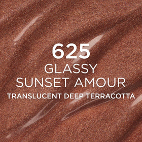 L'Oreal Paris twist-up stick open, ready to apply for quick reflective glow