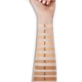 L'Oreal Paris foundation being buffed with brush demonstrating seamless finish benefit