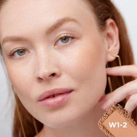 L'Oreal Paris powder swatch texture close-up showing smooth, blendable finish and buildable color