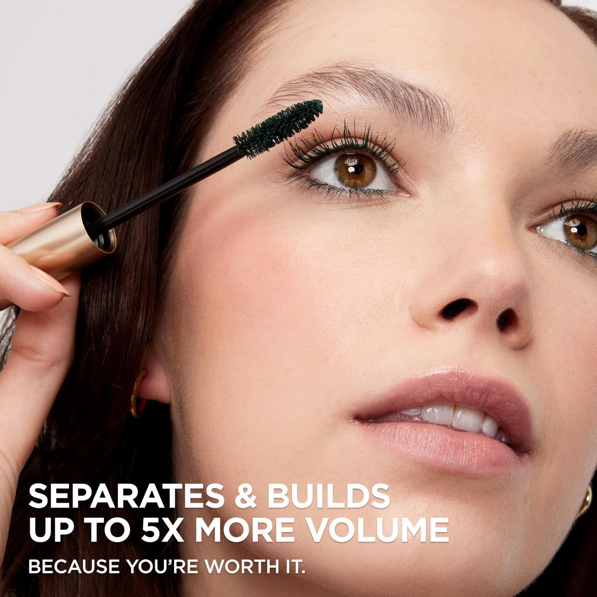 L'Oreal Paris wand and brush detail highlighting even application benefit