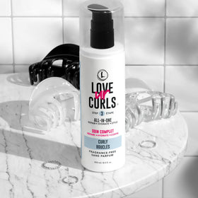 Love Ur Curls being applied to damp curls demonstrating even distribution and definition