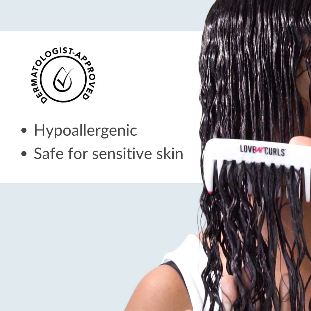 Love Ur Curls in-hand usage on wet hair showing easy detangling benefit