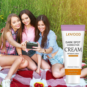 LOVOOD lifestyle image at beach showcasing confidence and even tone