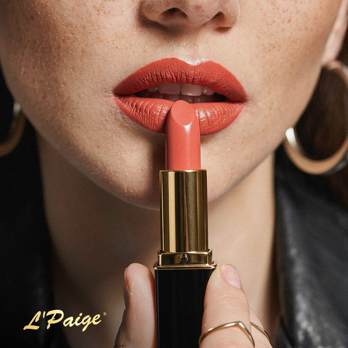 L'Paige L49 ingredients label close-up highlighting aloe vera and botanical oils for moisturization