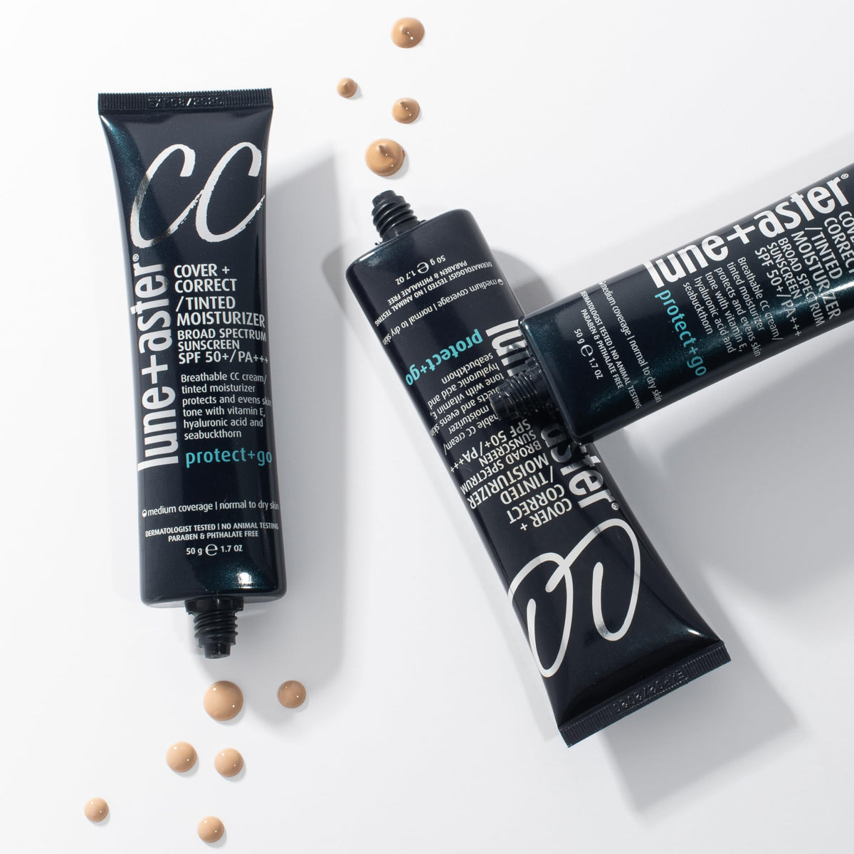 Lune+Aster application with fingers demonstrating easy blending and coverage