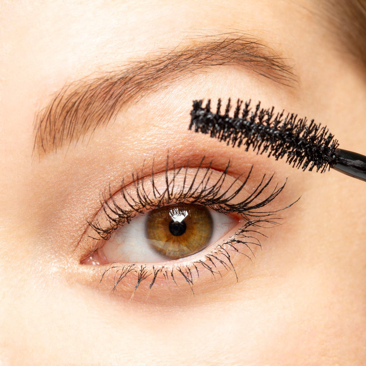 Lune+Aster Eclipse before and after lashes showing amplified volume and curl