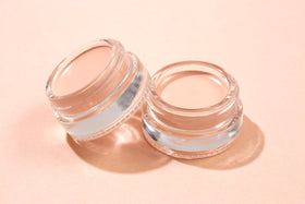 Lune+Aster ingredient display featuring hyaluronic acid and hydration benefits