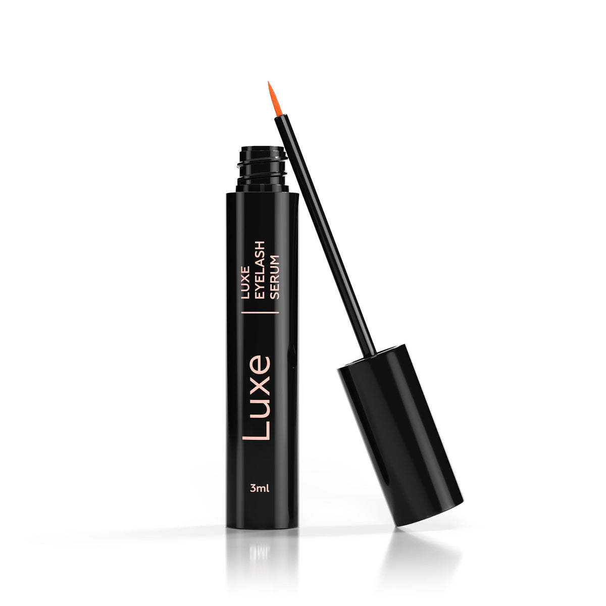 LUXE precision applicator close-up for accurate lash-line application