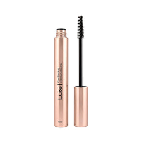 LUXÉ mascara brush close-up showing bristle design for clump-free separation and even coating