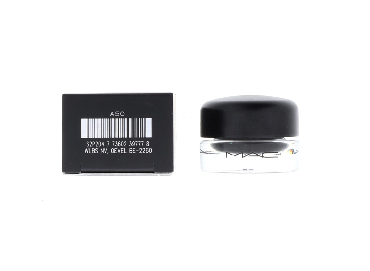 M.A.C. fluidline blacktrack brush application demonstrating precise liner control