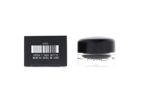 M.A.C. fluidline blacktrack brush application demonstrating precise liner control