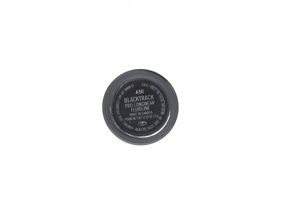 M.A.C. fluidline blacktrack creamy texture close-up illustrating smooth application