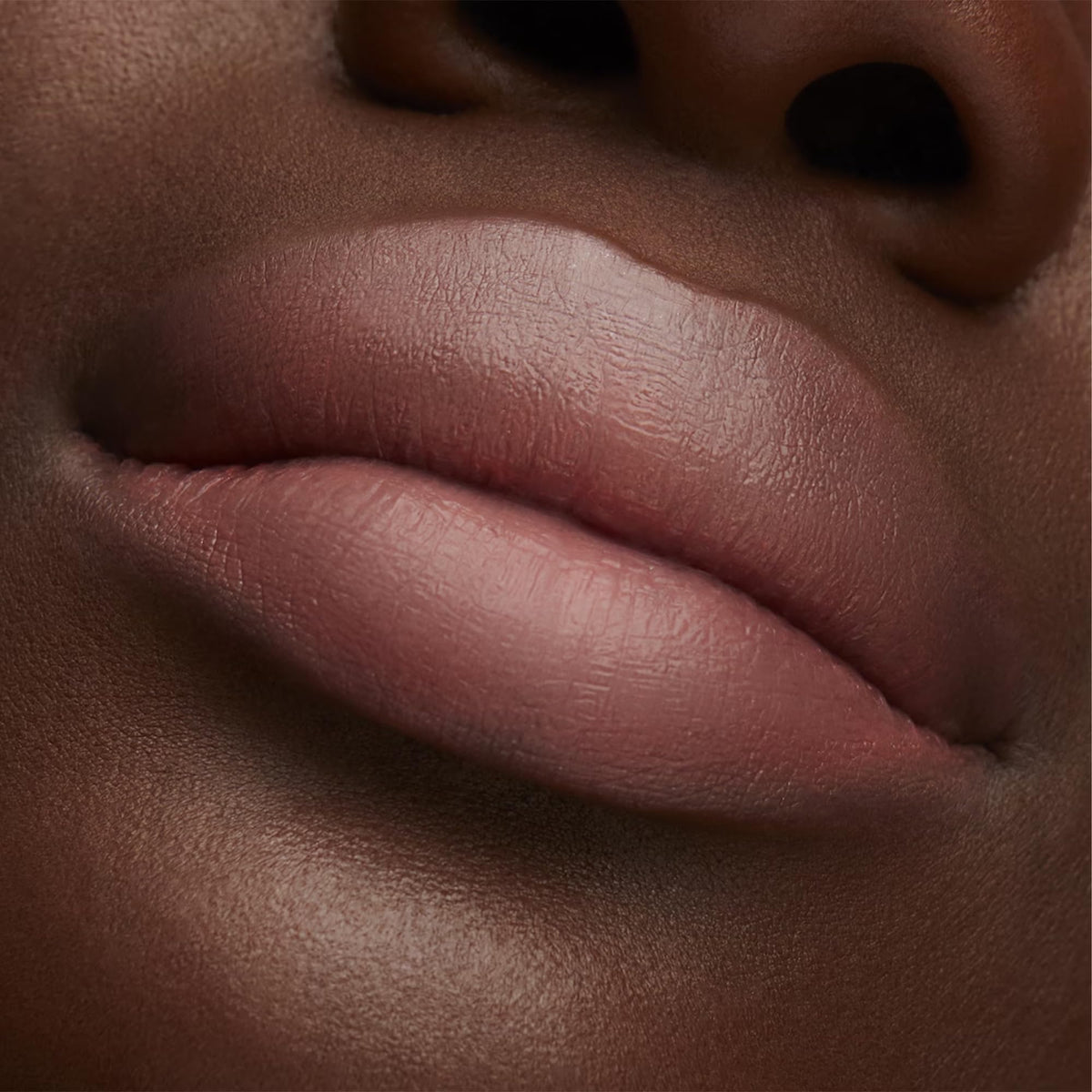 MAC Hug Me packaging detail displaying label and premium presentation benefit
