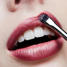 MAC packaging label with shade name Plum Dandy benefit: easy shade identification