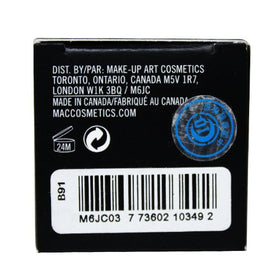MAC Studio Fix Fluid application in mirror for natural-matte everyday look