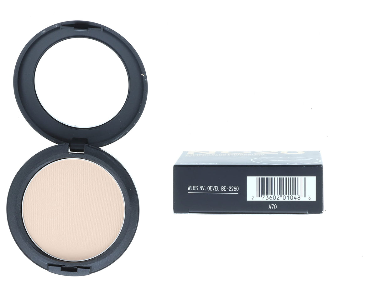 MAC powder texture close-up showing smooth finish and blendability