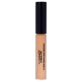 MAC Studio Fix close-up of sponge-tip applicator for precise targeted application