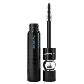 M·A·C M·A·CStack wand bristles close-up depicting even coating and precise application