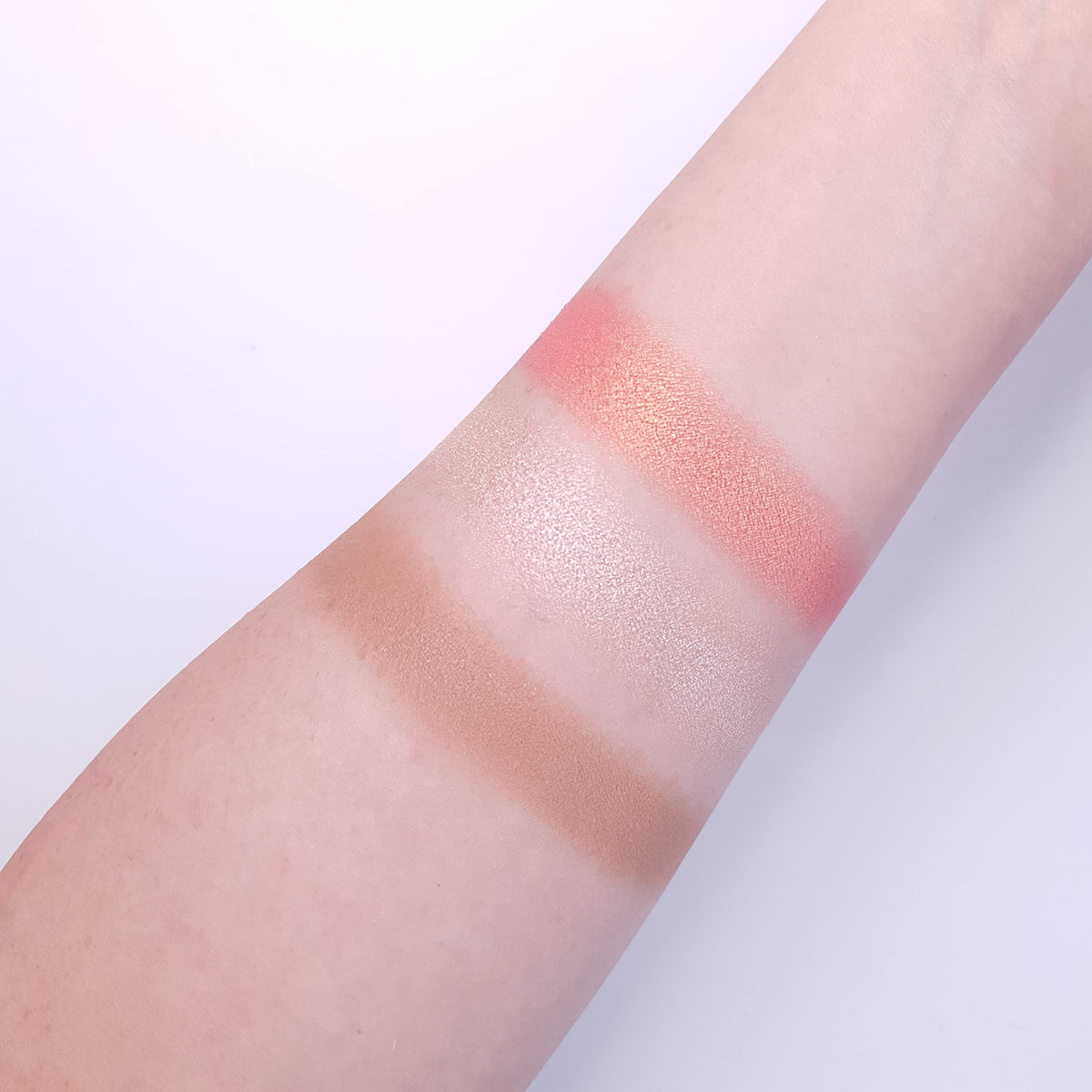 Makeup Revolution application with brush showing quick sculpting and blending benefit