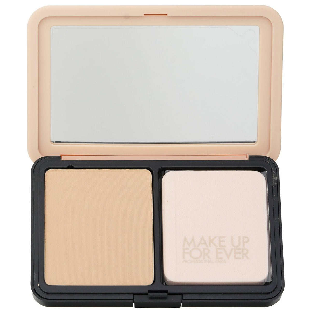 Make Up For Ever brush applying powder illustrating easy application and control