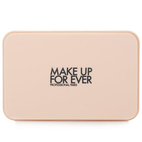 Make Up For Ever close-up texture revealing finely milled particles for seamless blend