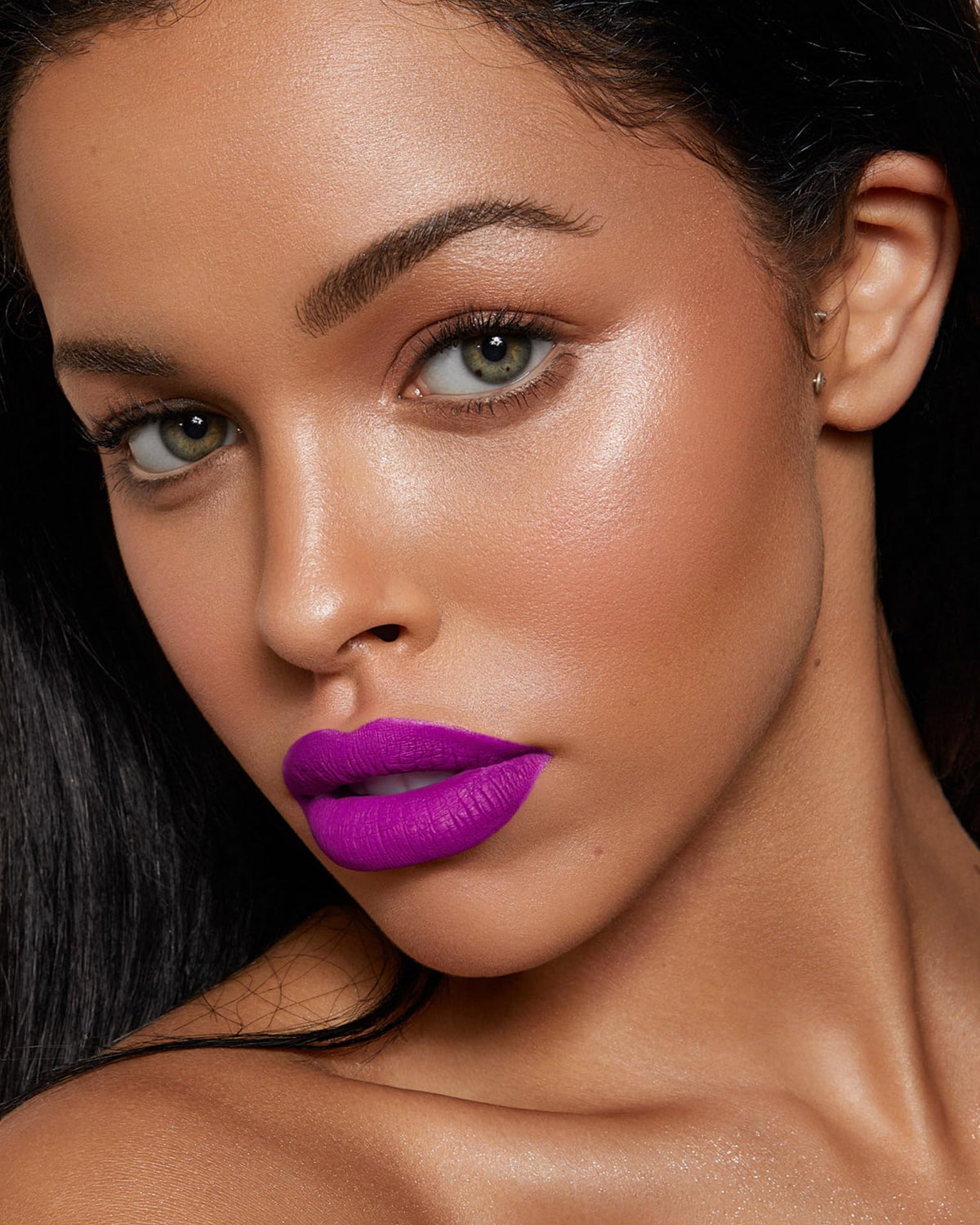 MAKI YIKA closeup on lips displaying matte pearl finish and bold color benefit