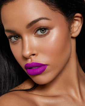 MAKI YIKA closeup on lips displaying matte pearl finish and bold color benefit