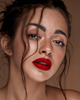 MAKI YIKA close-up of matte texture highlighting comfort and finish