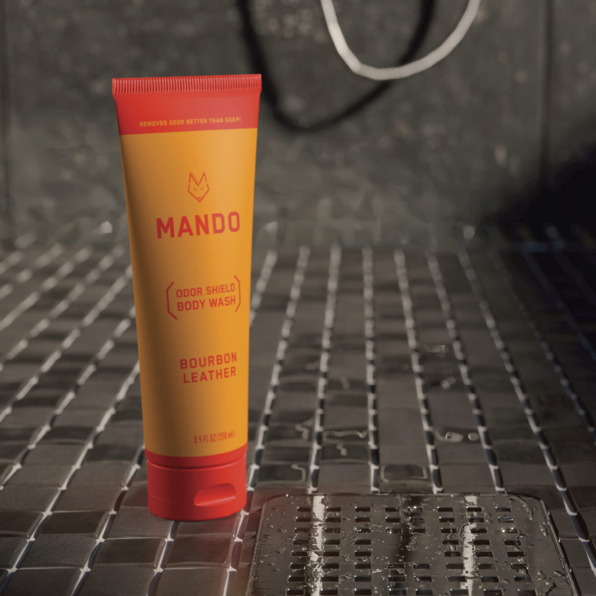 Mando label ingredient panel showing SLS and paraben free formulation and skin-safe benefits