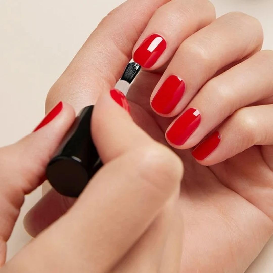 Manucurist application in sunlight enhancing faster drying benefit