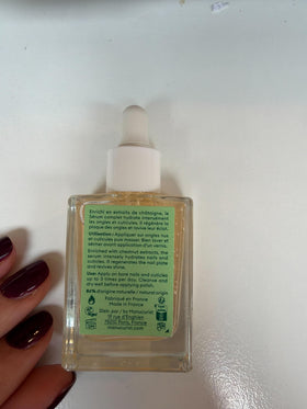 Botanical oils and chestnut extract flatlay with Manucurist branding