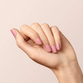 Manucurist swatch on nails showing opaque antique pink finish benefit