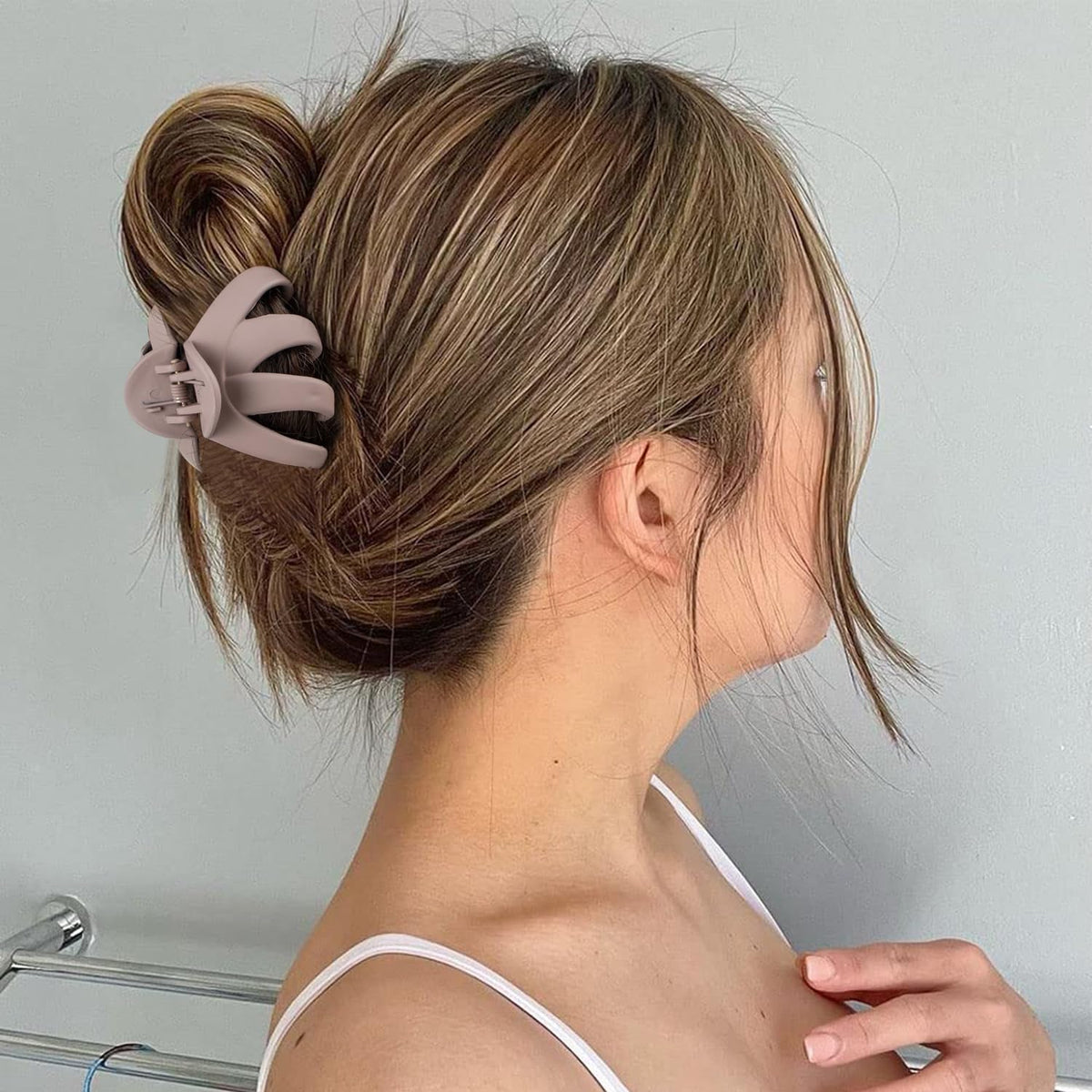 MAORULU six neutral color clips arranged to show outfit-matching options