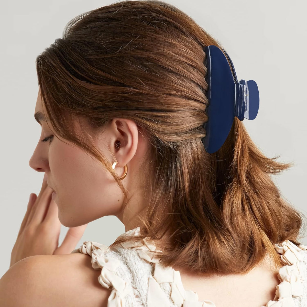 MAORULU worn in half-up hairstyle demonstrating secure hold and everyday style