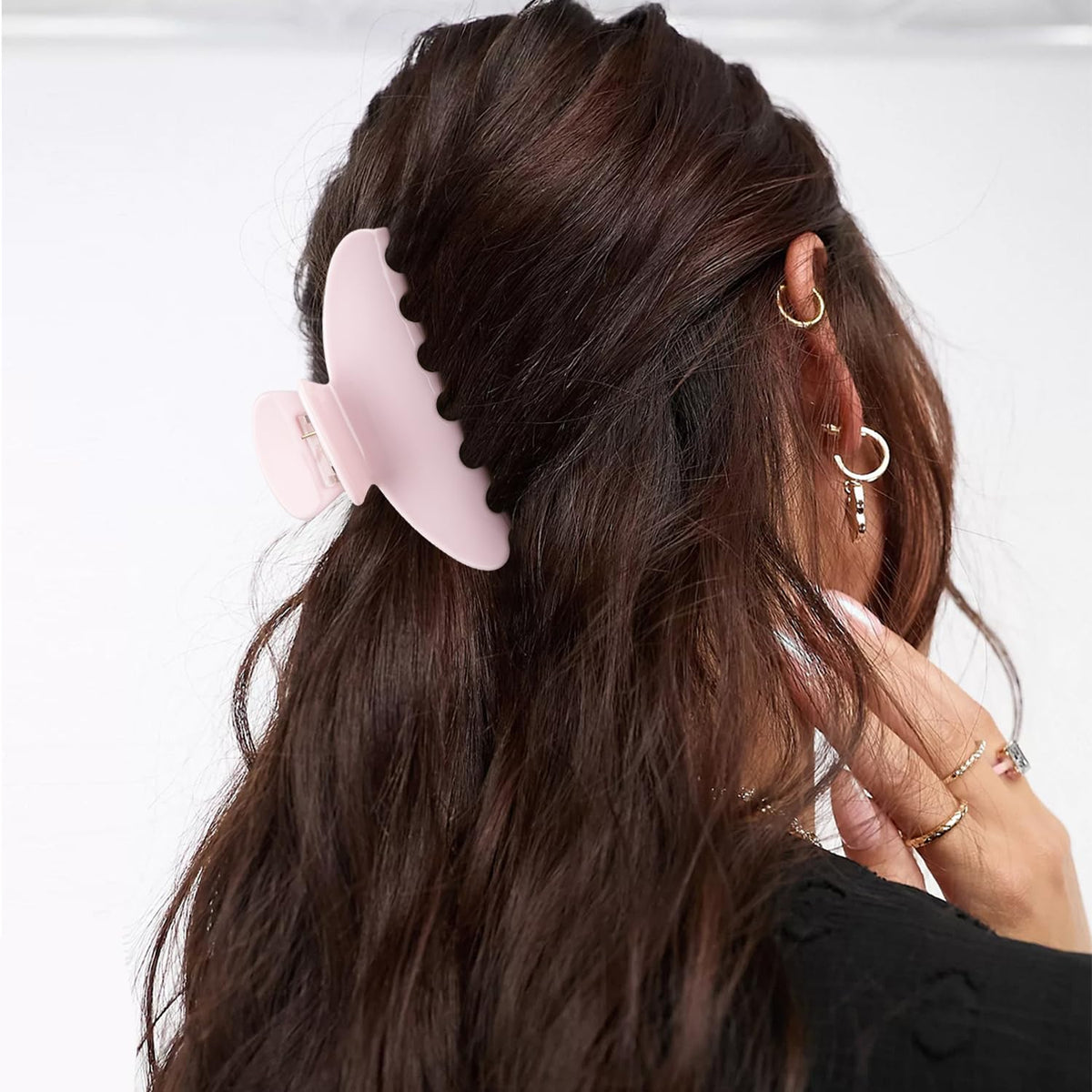 MAORULU clip in use holding high ponytail for all-day comfort